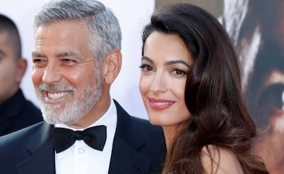 George Clooney y su esposa Amal en una entrega de premios en Hollywood en junio de 2018.