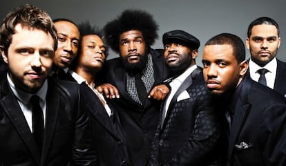 La banda de hip-hop The Roots (con Questlove en el centro).