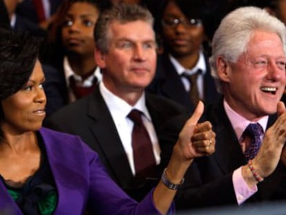 Michelle Obama y Bill Clinton.