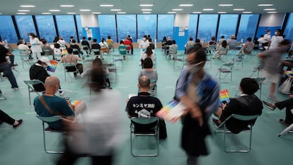 Vacunación con dosis de Moderna en Tokio (Japón), el 30 de junio.