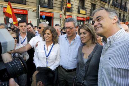 De izquierda a derecha, los líderes del PP Botella, Gallardón, Cospedal y González Pons, ayer en la manifestación de Madrid.