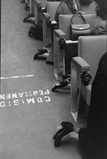 Missa de les mares de la División Azul, Madrid, 1957. Còpia del llegat positivada por Castro Prieto. © Ramón Masats / VEGAP
