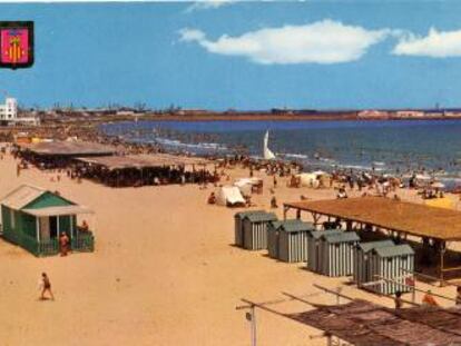 La playa de Natzaret, en una postal de los 60.