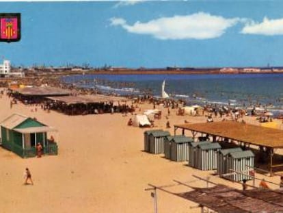 La playa de Natzaret, en una postal de los 60.