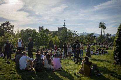 A Catalunya també es permet l'obertura de les fires i els parcs d'atraccions amb l'aforament limitat al 30%, mentre que les activitats dirigides a majors de 60 anys en equipaments cívics podran arribar a un 50% de l'aforament.