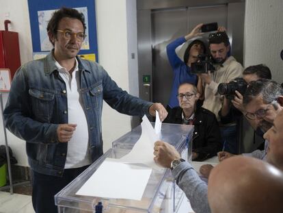 José Maria Gónzalez ‘Kichi’ acude a votar en el colegio electoral de la Salle, en el barrio de la Viña, Cádiz.