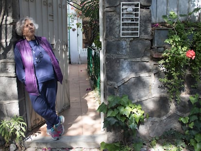 La escritora Elena Poniatowska, tras el robo a su casa en la Ciudad de México.