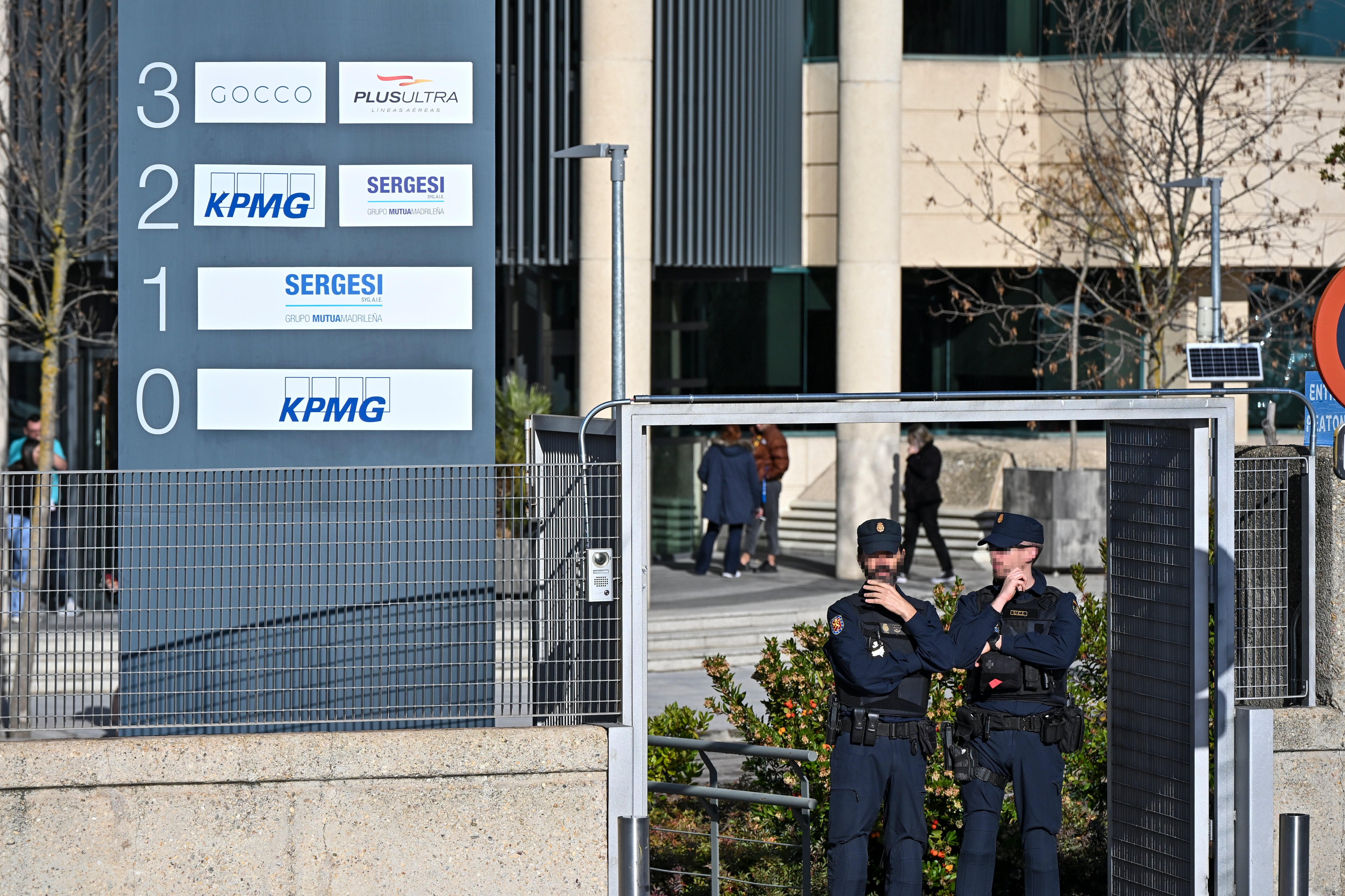 Anticorrupción investiga si Plus Ultra derivó dinero del rescate para blanquear fondos de Venezuela en Francia, Suiza y España