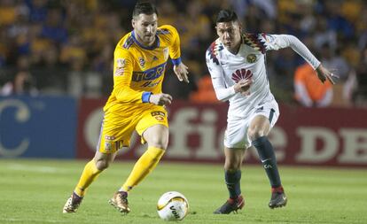 Gignac de Tigres se enfrenta contra Álvarez de América.