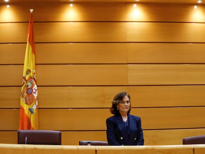 La vicepresidenta primera, Carmen Calvo, momentos antes de comparecer ante la Comisión Constitucional del Senado.