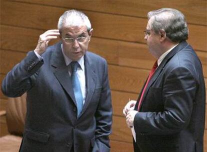 Touriño e Ismael Rego, ayer al término de la sesión plenaria.