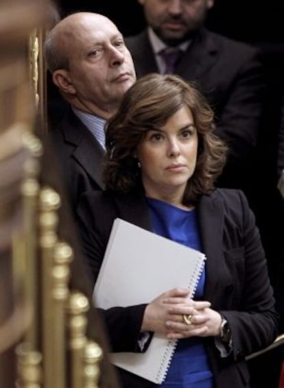 Soraya Sáenz de Santamaría, y el ministro de Educación Cultura y Deporte, José Ignacio Wert, ayer en el Congreso