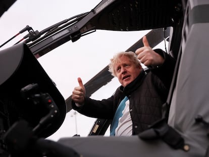 Boris Johnson, este jueves en una visita a una base de la Fuerza Aérea británica en Anglesey, Gales