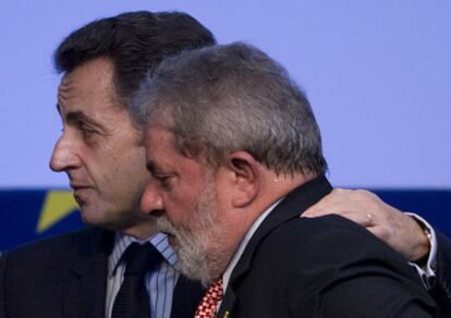 El presidente brasileño, Luiz Inácio Lula da Silva, y el presidente francés, Nicolas Sarkozu, durante una cumbre entre la UE y Brasil celebrada en diciembre de 2008.