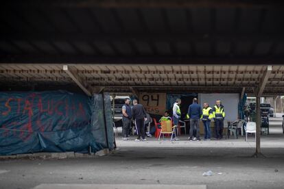 Campamento en el que los Trabajadores de Acerinox llevan instalados más de tres meses.