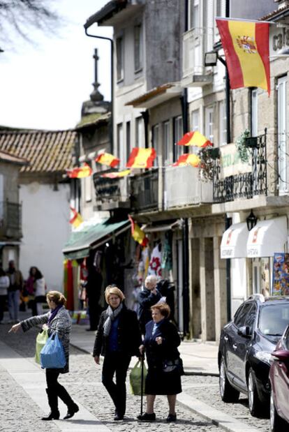 Banderas españolas ondean en Valença do Minho.