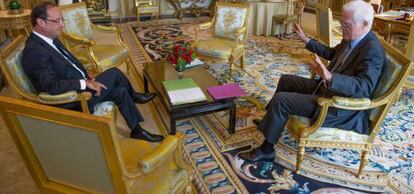 El presidente francés, François Hollande, en una entrevista con el ex primer ministro Lionel Jospin, el 16 de julio de 2012 en el Eliseo.