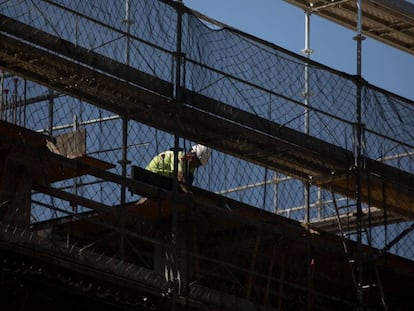 Obras de construcción en el barrio del Ensanche de Vallecas en Madrid.