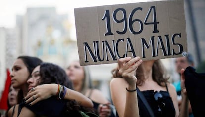 Manifestação contra o golpe de 1964, no dia 31 de março no Rio.