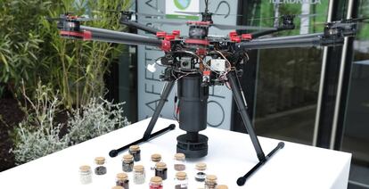 En el programa Árboles de Iberdrola se utiliza un dron que lanza semillas semigerminadas e inteligentes.