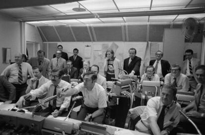 En la Tierra, en Houston, se trabajó con el <em>mainframe</em>, la unidad central de procesamiento, de IBM System 360/75. |