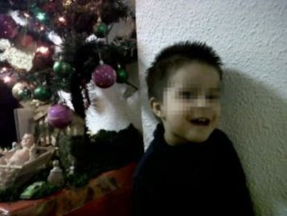 Johan David, el niño desaparecido y cuyo cadáver se ha hallado en el vertedero de Dos Aguas, en una imagen del perfil de Facebook de su madre.