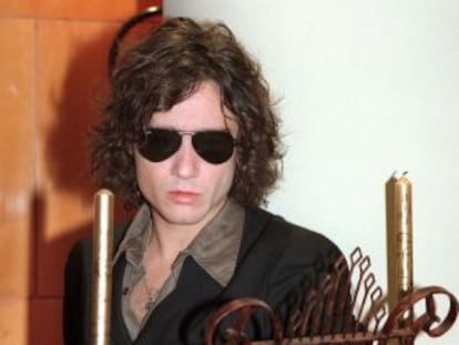 Bunbury presenta 'Pequeño' en 1999.