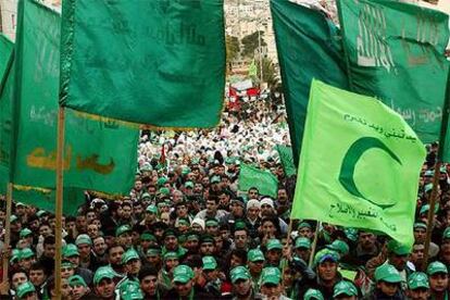 Seguidores de Hamás celebran su victoria electoral en la ciudad cisjordana de Nablus.