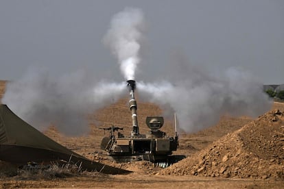 El ejército israelí dispara proyectiles de mortero este sábado contra Gaza.