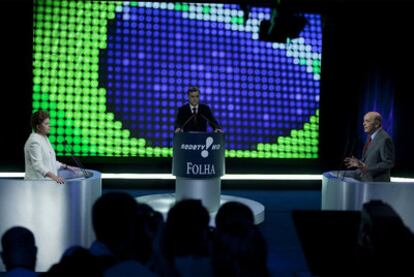 Jose Serra (derecha) y Dilma Rousseff debatieron el domingo 17 de octubre en la televisión en São Paulo, donde afrontaron el tema de la seguridad.