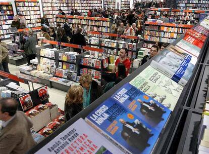 La librería Bertrand, ayer durante su inauguración, a la que asistieron unas 700 personas.