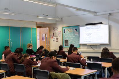 Alumnos de la escuela de Barnshill, en la zona de Hayes, a las afueras de Londres, en mayo.