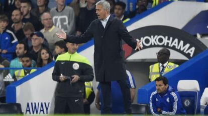 Mourinho durante el partido contra el Southampton.