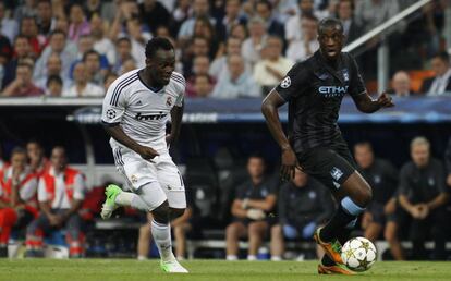 Essien se marcha de Kompany.