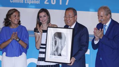 La reina Letizia este martes junto al ex secretario general de la ONU, Ban Ki-moon.