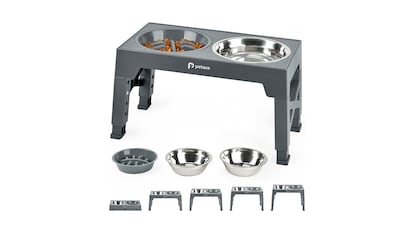 Comedero para perros sobre fondo blanco.