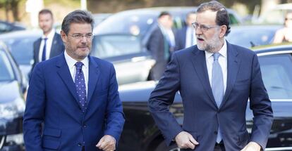 Mariano Rajoy, junto a Rafael Catal&aacute; este jueves en Torremolinos (M&aacute;laga).