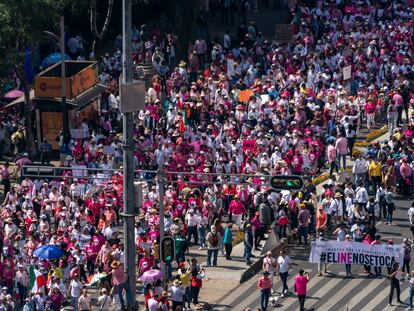 Manifestantes en la anterior marcha contra la reforma electoral del 13 de noviembre de 2022, en Ciudad de México.