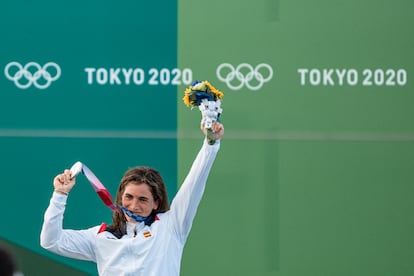 Maialen Chourraut, en el podio del canal de Kasai con la medalla de plata.