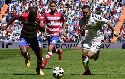 Jesé se va en carrera de Foulquier en el partido contra el Granada