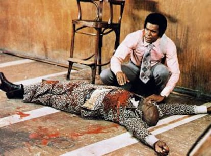 En ‘Trouble man’ (1972) Robert Hooks era Mr. T., un detective elegante y enrollado al que a veces se le iba la mano en su trato con los delincuentes que se cruzaban en su camino.