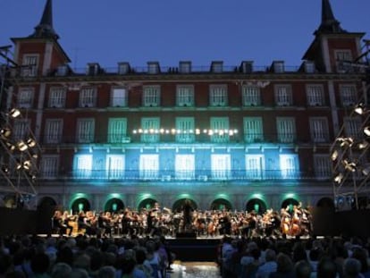 Concierto de la Orquesta de la Comunidad de Madrid en la plaza Mayor.