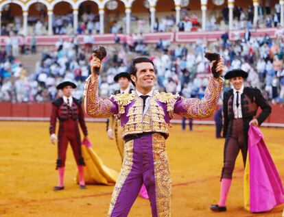 Emilio de Justo, con las dos orejas del cuarto toro de la tarde.