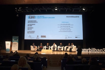 Panelistas de la Conferencia del Consejo de Municipios y Regiones de Europa. 