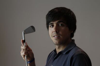 Javier Ballesteros, hijo mayor del mejor golfista español de la historia, en su casa de Madrid a finales del mes de abril.