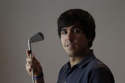 Javier Ballesteros, hijo mayor del mejor golfista espa&ntilde;ol de la historia, en su casa de Madrid a finales del mes de abril.