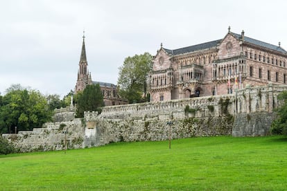 El palacio de Sobrellano en Comillas, construido por Antonio López, marqués de Comillas. |