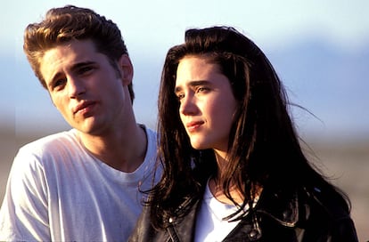 Jennifer Connelly y Jason Priestley en la grabación del videoclip de 'I Drove All Night'.