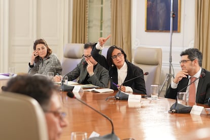 La ministra de Ambiente, Susana Muhamad, pide la palabra este martes en el consejo de ministros, en Bogotá, el 4 de febrero de 2025.