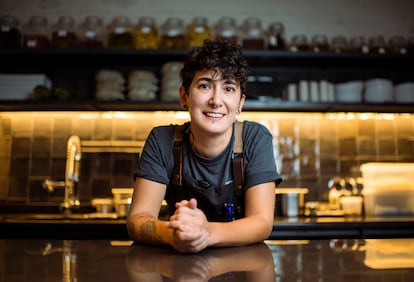 La chef Jesica Alfaro, a cargo de la cocina.